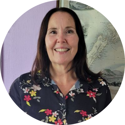 Maria Luisa Suarez has dark hair and a big smile png file